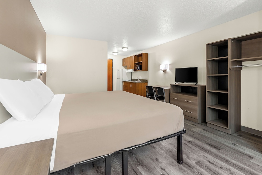 Standard Room, 1 King Bed, Accessible