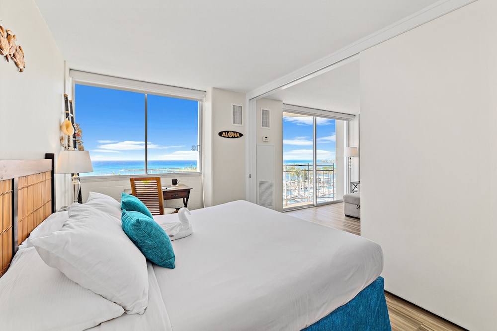 Ocean View 1BR at Ilikai Marina: Apartment, 1 Bedroom, Ocean View (Ilikai Marina (0124)) photo