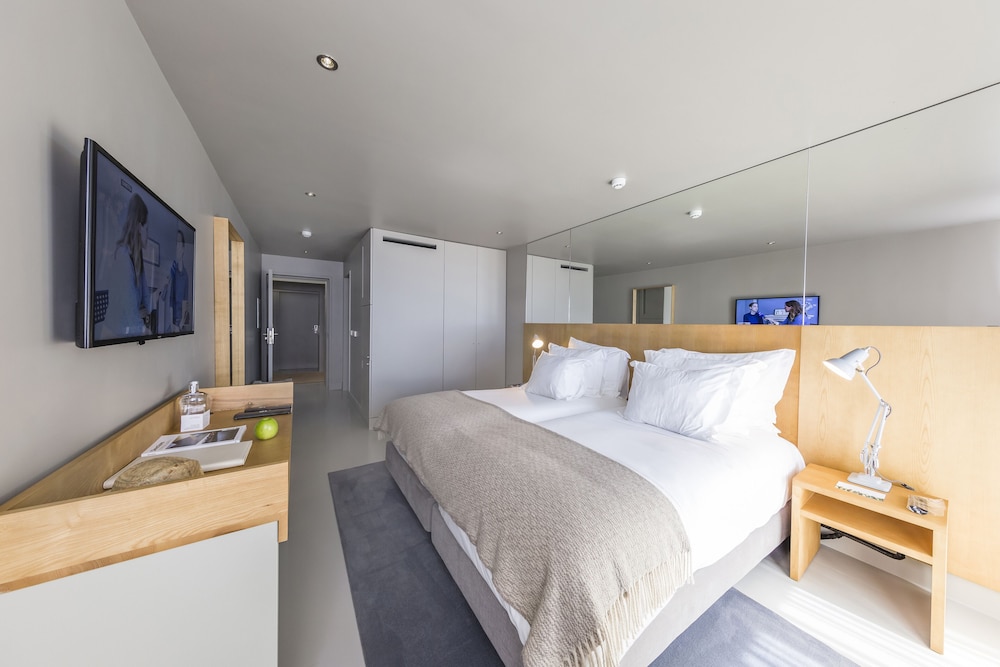 Superior Twin Room, River View - Photo 2