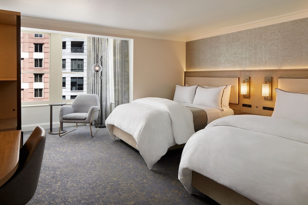 Deluxe Room, 2 Queen Beds - Photo 15