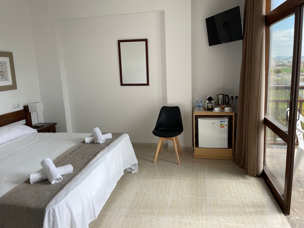 Superior Double Room, 1 Queen Bed, Balcony - Photo 3