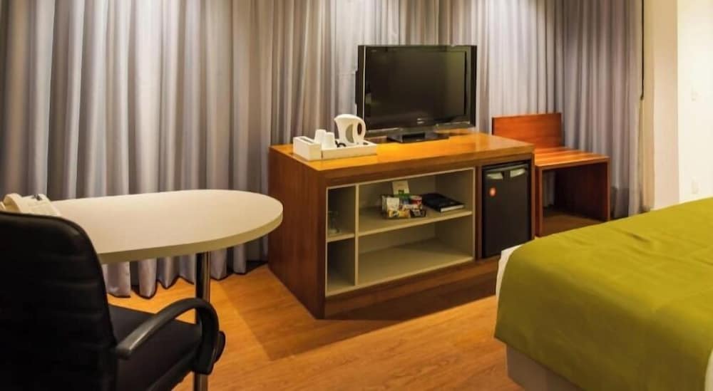 Deluxe Double Room, 1 King Bed photo 3