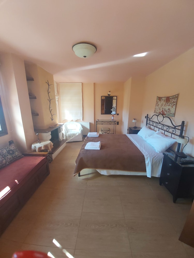 Classic Triple Room photo 2