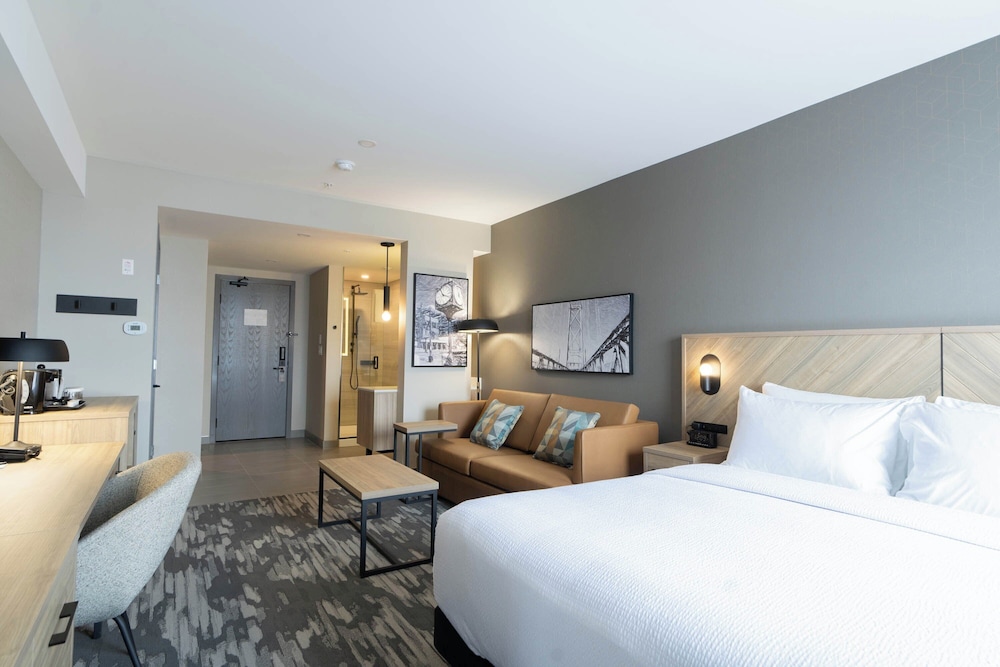 Standard Room, 1 King Bed with Sofa bed (Euro Bathroom) photo 3