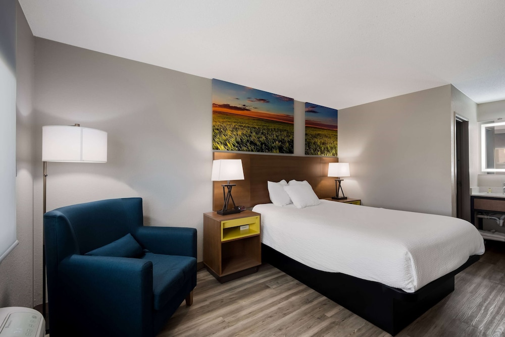 Standard Room, 1 Queen Bed - Photo 4
