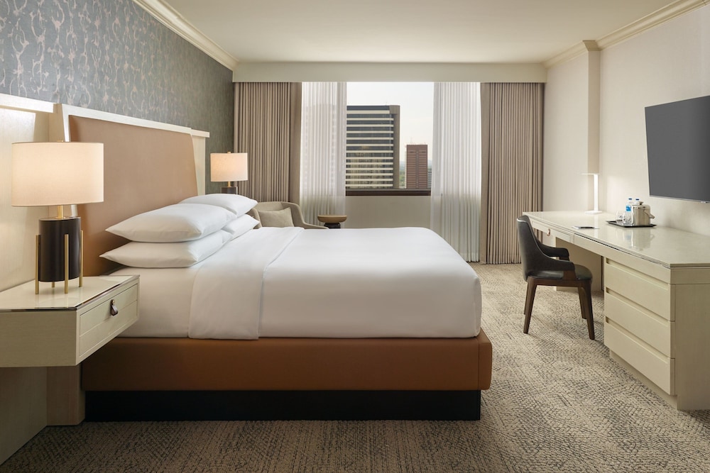 Club Suite, 1 King Bed - Photo 3
