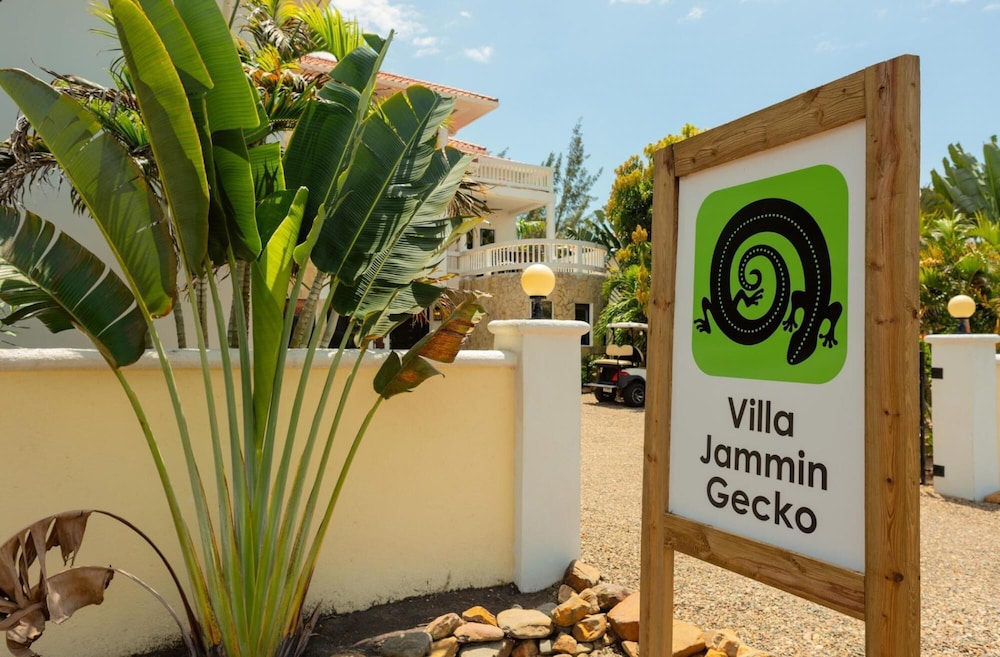 Villa photo 2