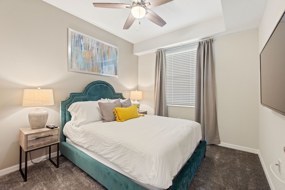 Condo, 2 Bedrooms
