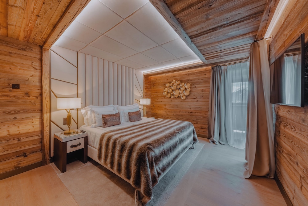 Grand Four Bedroom Residence (North Resort)