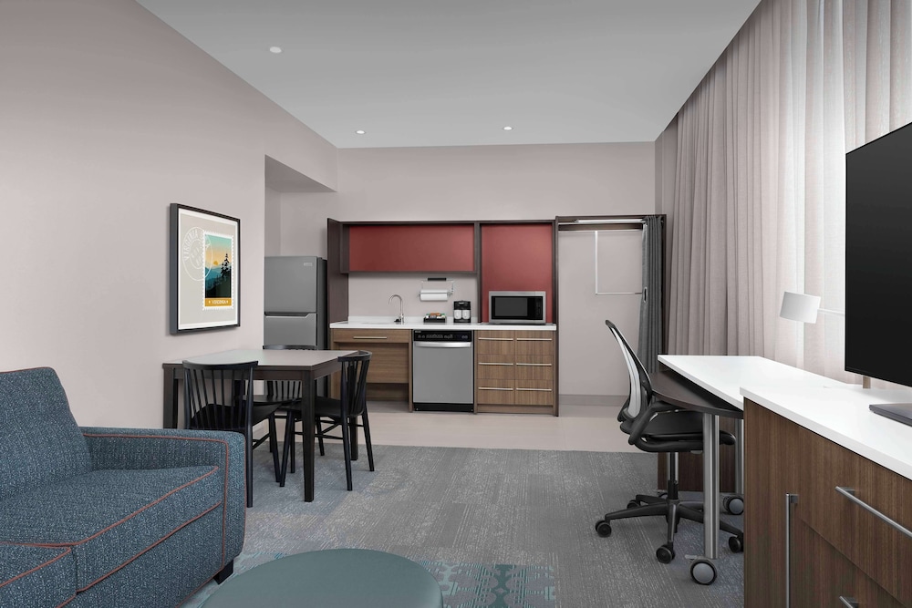Suite, 1 King Bed, Accessible (Roll-In Shower) photo 3