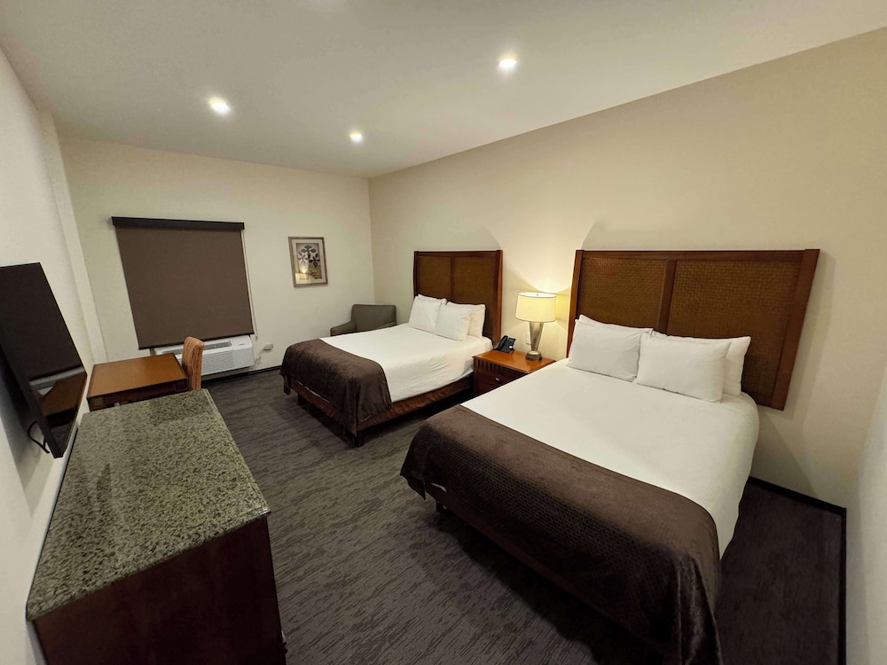 Standard Room, 2 Queen Beds, Accessible, Non Smoking - Photo 1