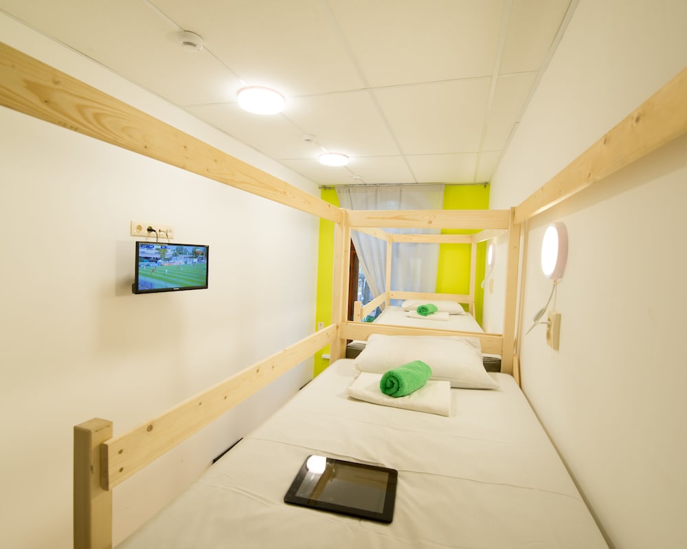 Bed in 4-Bed Dormitory for Men photo 1