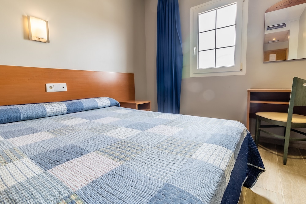 Standard Double Room (1 queen size bed) photo 3