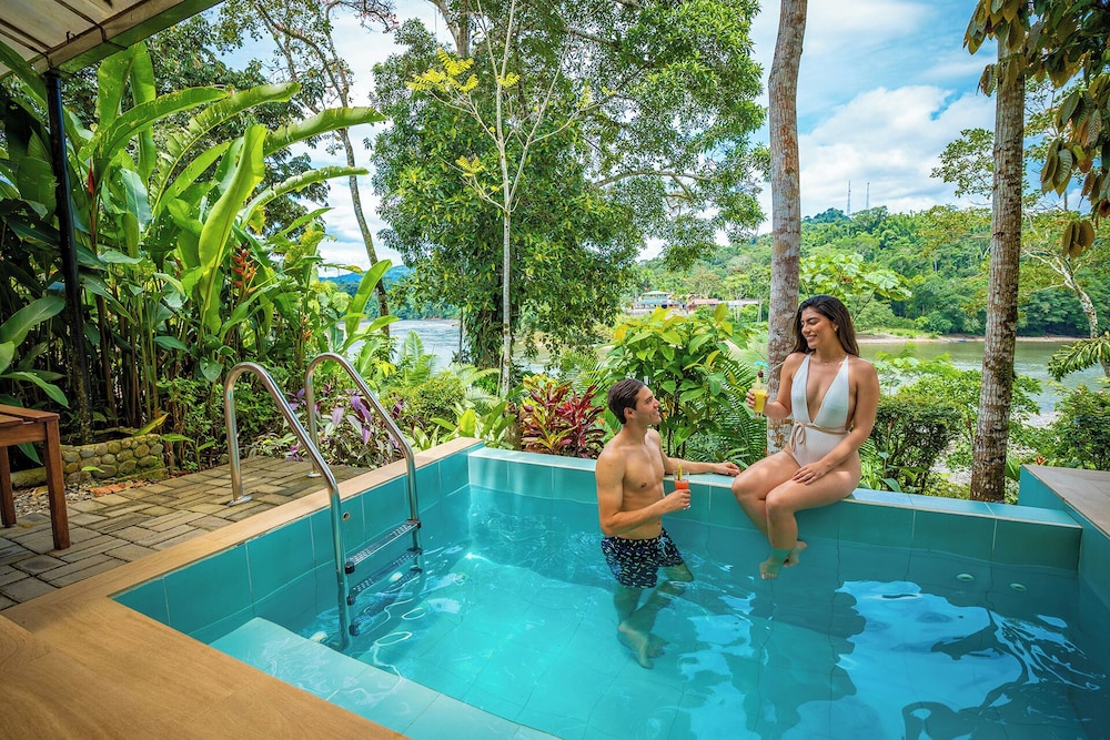 Family Cabin, Private Pool, River View photo 2