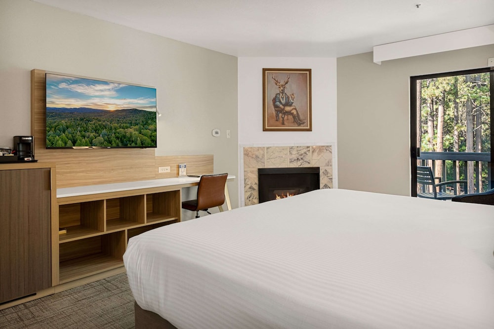 Standard Room, 1 King Bed, Non Smoking, Balcony - Photo 2