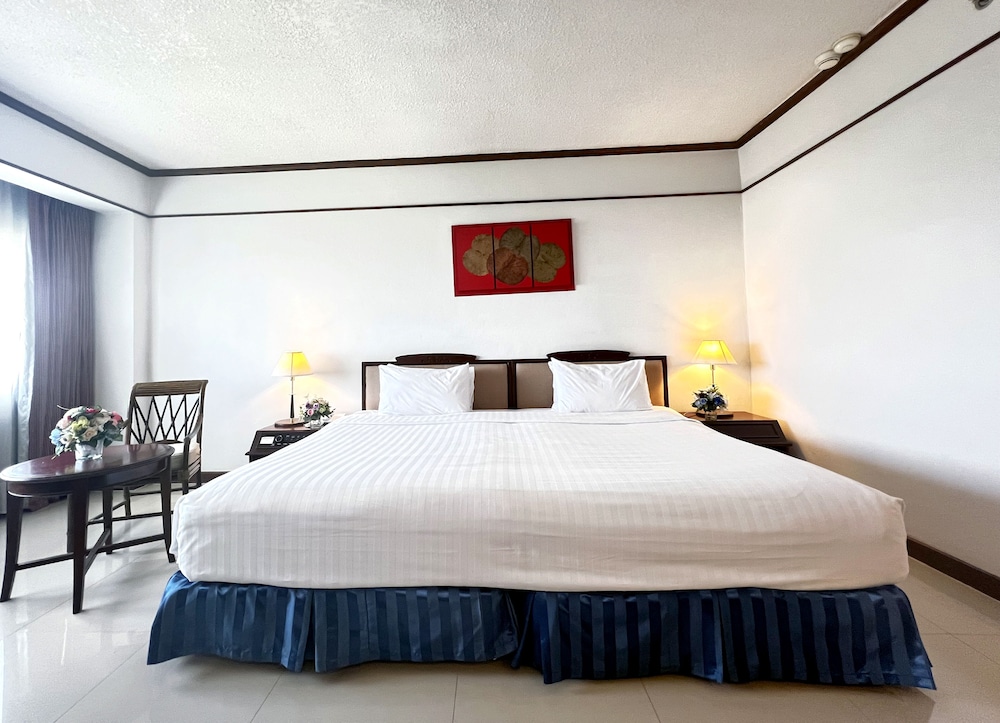 Standard Room, 1 King Bed - Photo 3