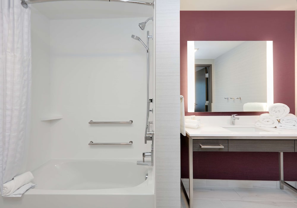 Suite, 2 Queen Beds, Accessible, Bathtub - Photo 7