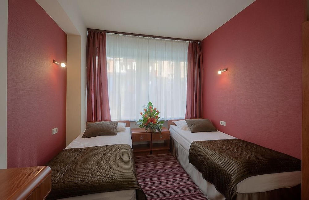 Double or Twin Room - Photo 5
