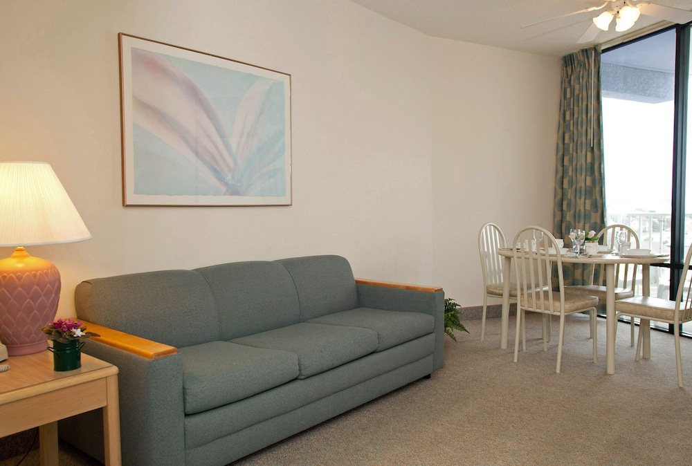 Deluxe Suite, Partial Ocean View (E) photo 3