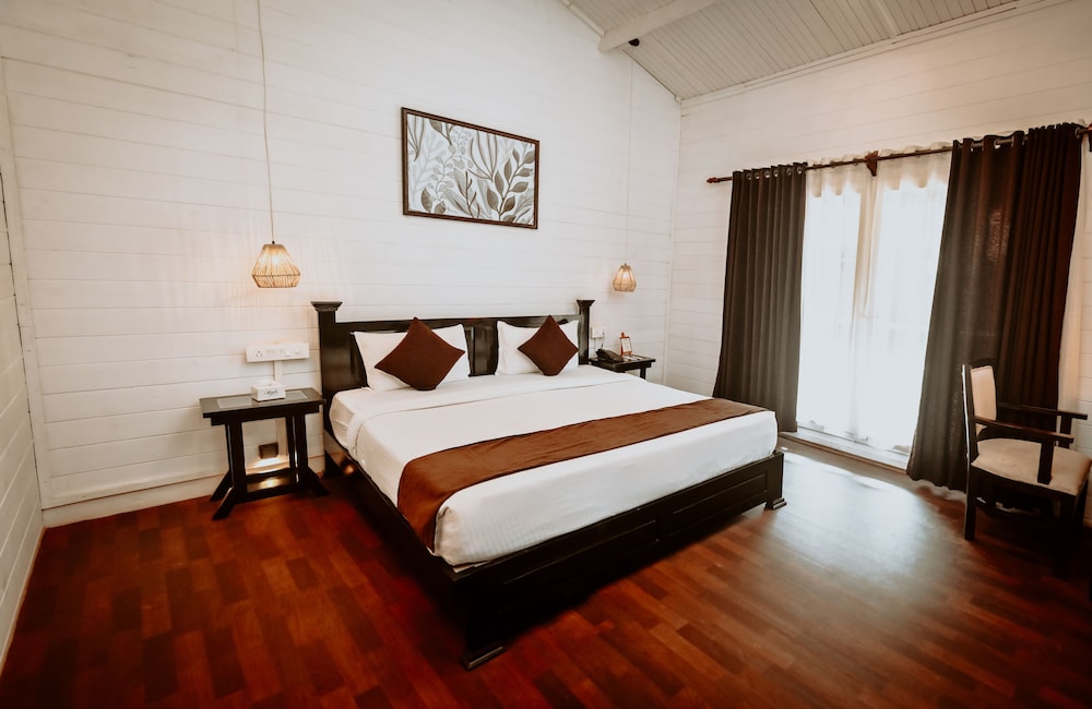 Regalia Luxury Pool view King Bed