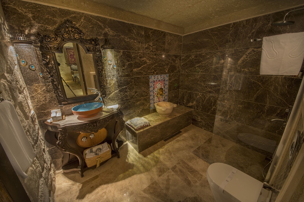 Deluxe Room thumbnail 6