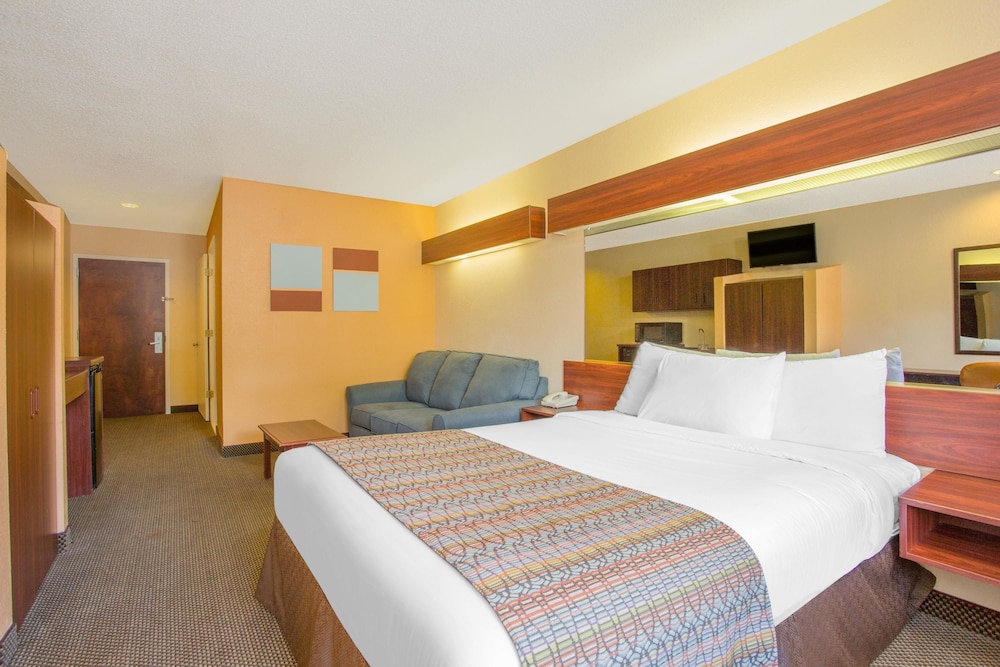 Room, 1 Queen Bed, Accessible, Non Smoking (Bathtub w/ Grab Bars) - Photo 1