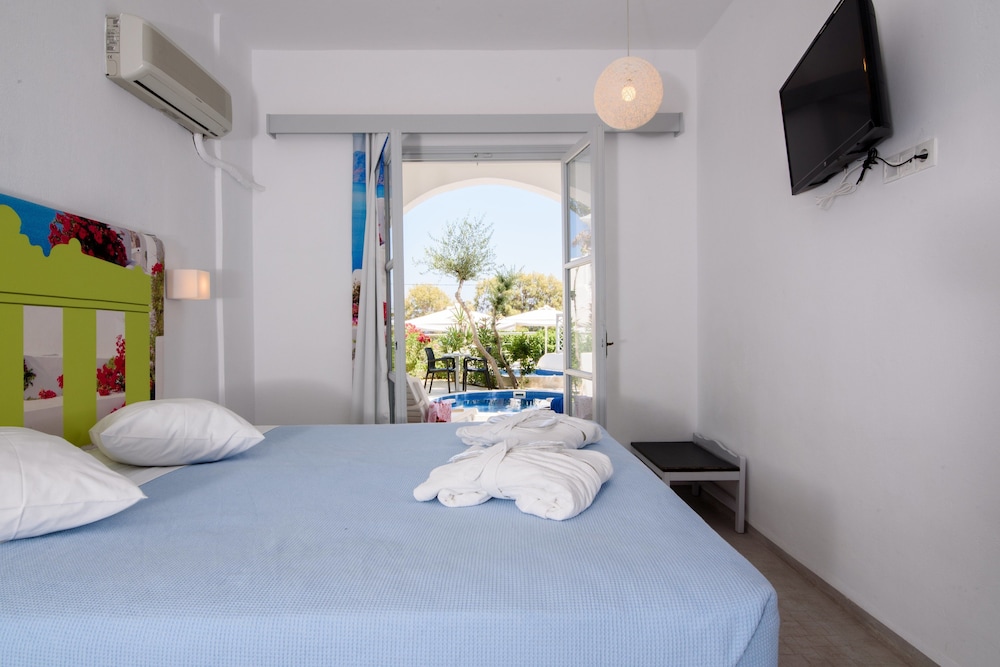 Superior Room with outdoor Jetted Tub - Photo 3