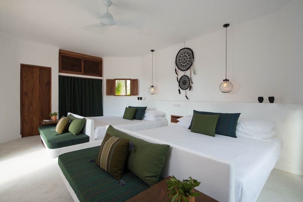 Junior Suite Superior sea front: 1 king bed or 2 queen beds