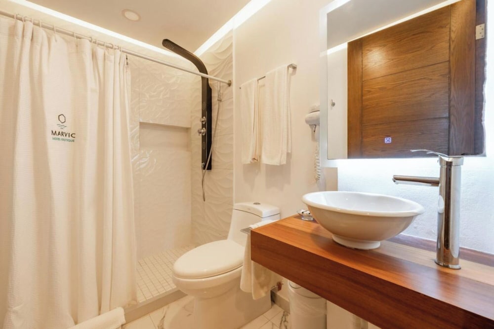 Superior Room, 1 King Bed - Photo 4