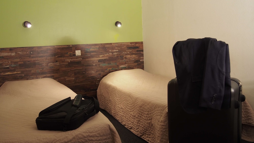Standard Room, 2 Twin Beds - Photo 1