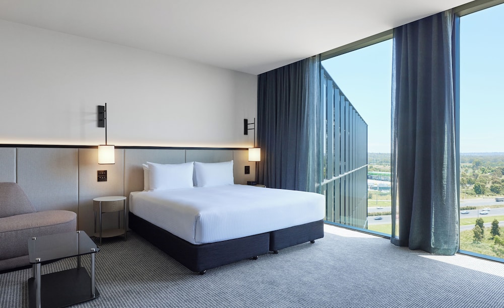 Room, 1 King Bed, Mobility Accessible