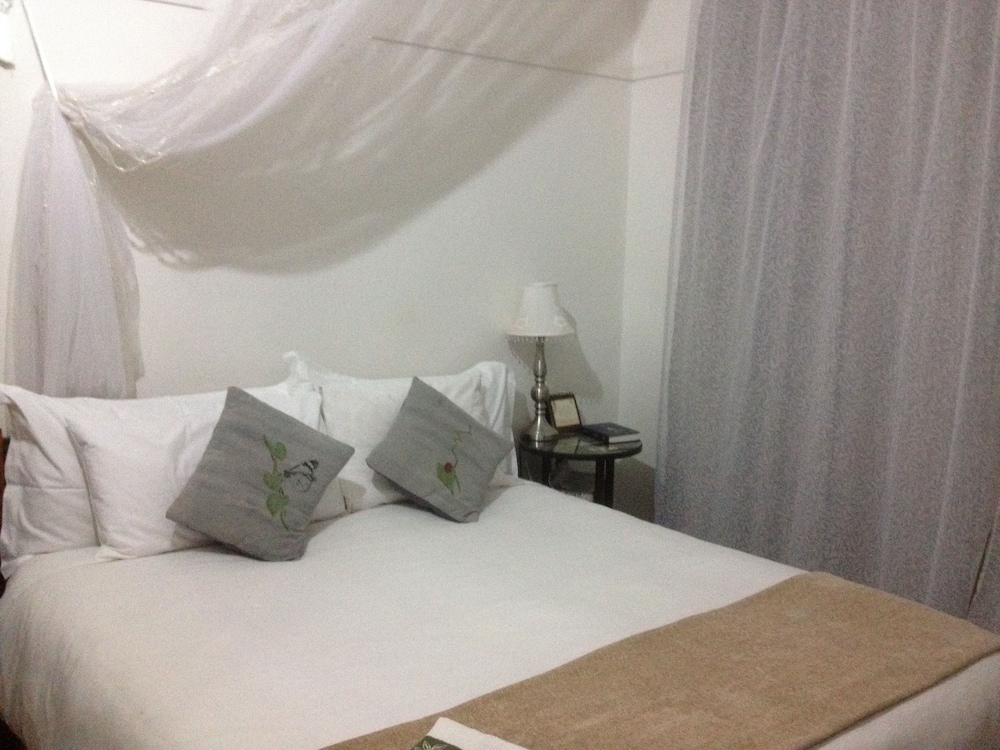 Classic Double Room, 1 Queen Bed, Refrigerator & Microwave, Garden View