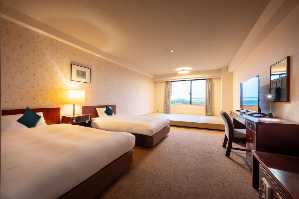 West Wing Japanese-Western Style Room, Non Smoking (Pre-renovation Wing)