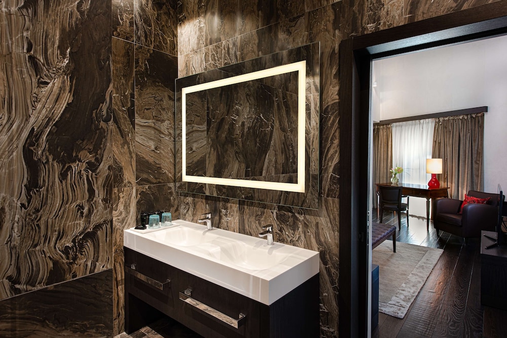 Suite (Grande, Canal View) thumbnail 6