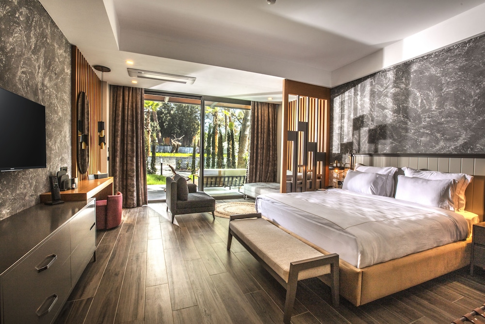 Large Deluxe Room with Garden Terrace