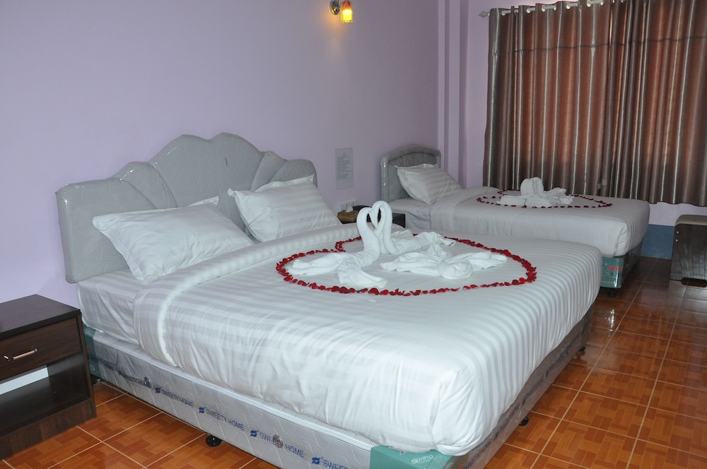 Family Room, 1 Bedroom, City View photo 1