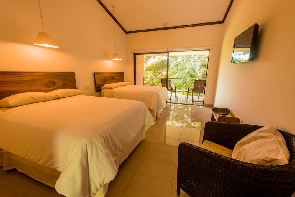 Beachfront 1 King size bed photo 2