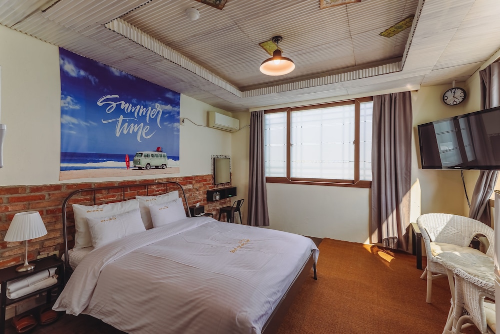 VIP Room, Ocean View photo 2
