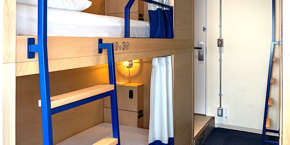 Bunk Economy with Shared Bathroom photo 2