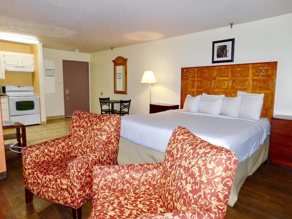 Classic Room, 1 King Bed, Non Smoking photo 2