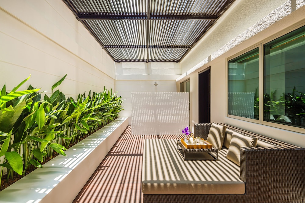 Metropolitan Room with Courtyard photo 2