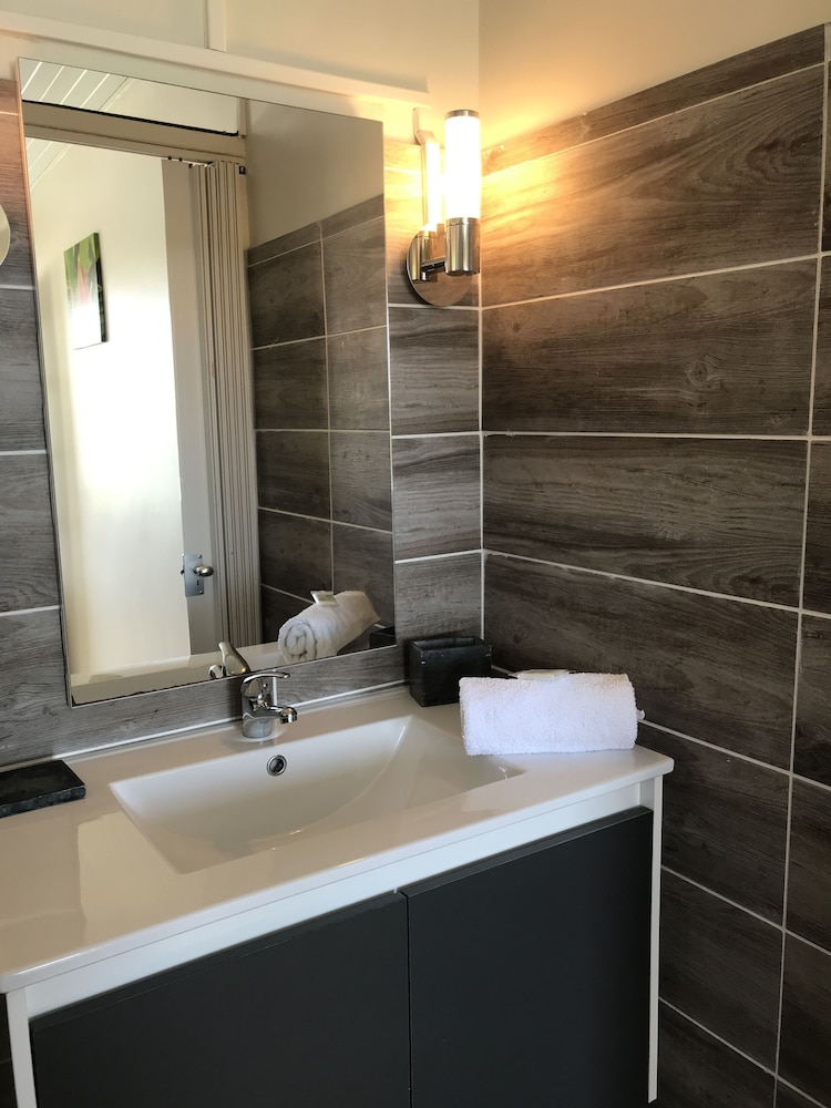 Standard Double or Twin Room, Multiple Beds, Non Smoking, Mountain View photo 3