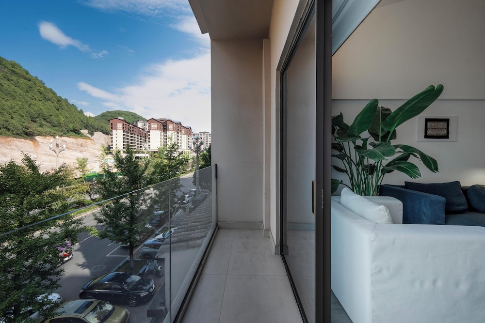 Family Duplex, Balcony, Hill View photo 2