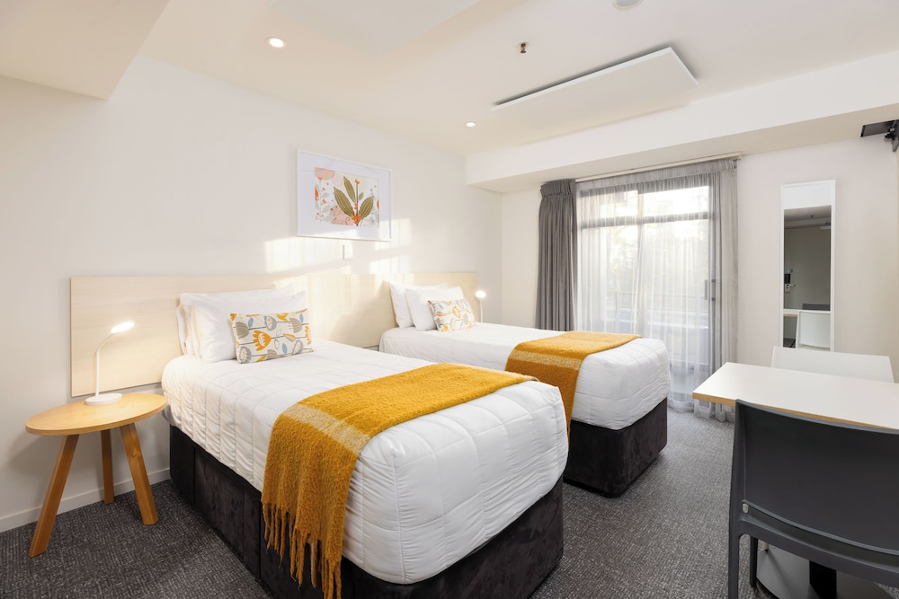 Classic Twin Room (Shared Bathroom)
