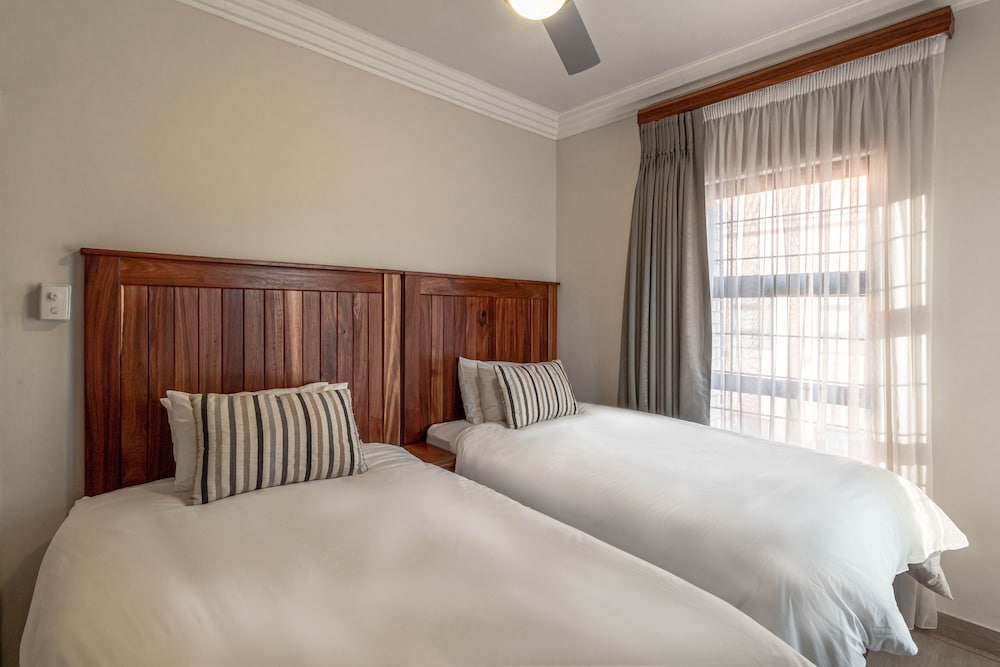 Classic Apartment, 2 Bedrooms, Balcony photo 2
