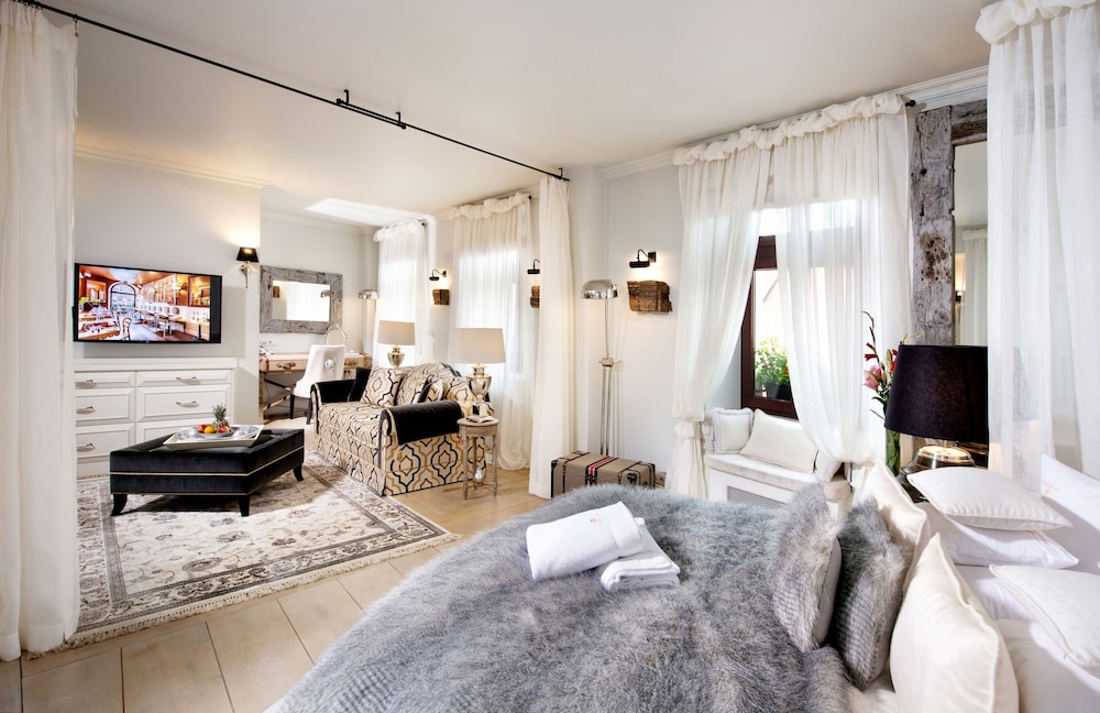 Luxury Apartment (Imperial)