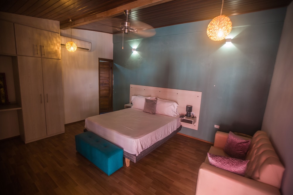 Comfort Room, 1 Queen Bed with Sofa bed