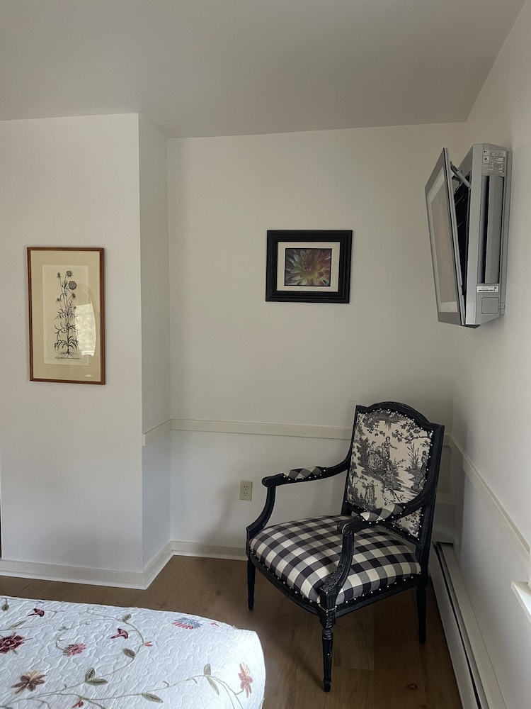 Superior Room, 1 Queen Bed photo 2