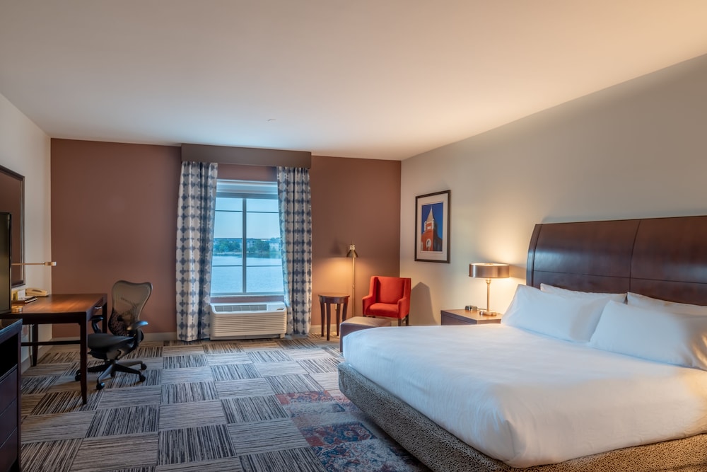 Junior Suite, 1 King Bed, Accessible - Photo 2