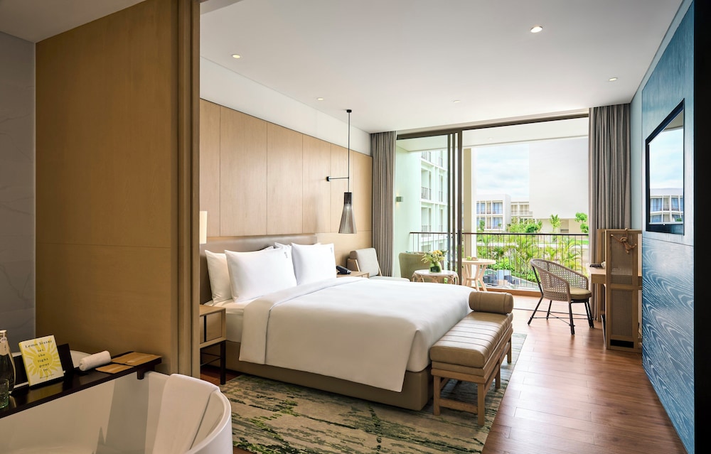 Suite, 1 Bedroom, Pool View - Photo 4